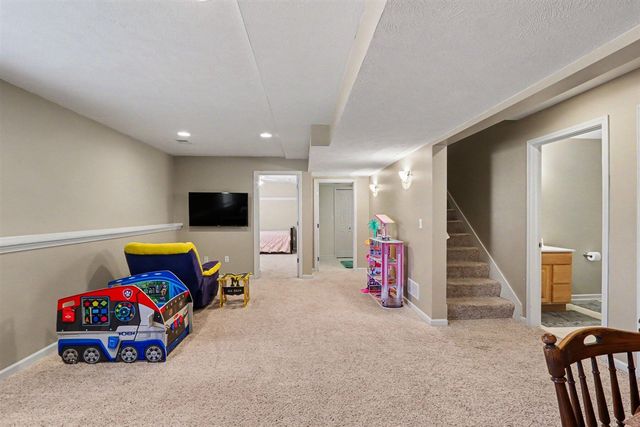 1073 Barnwood Drive, Wayland, MI 49348