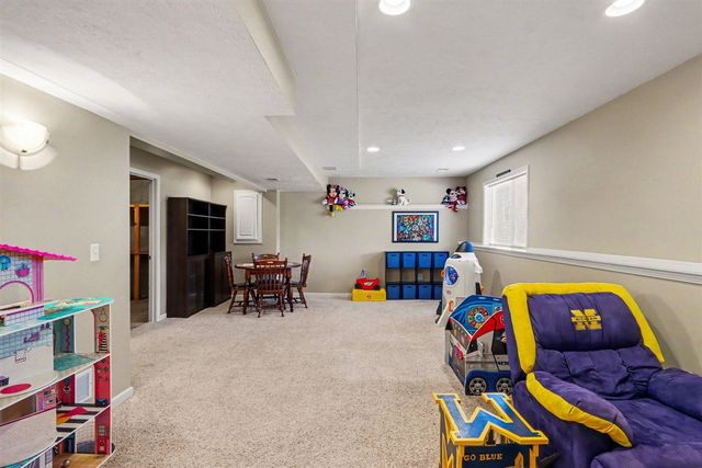 1073 Barnwood Drive, Wayland, MI 49348
