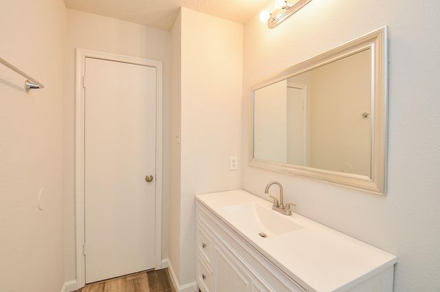 11818 Spring Grove Dr, Houston, TX 77099