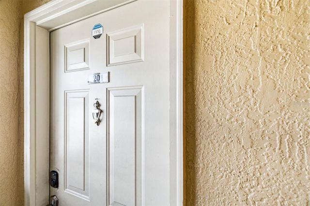 4323 BAYSIDE VILLAGE DRIVE 201, Tampa, FL 33615