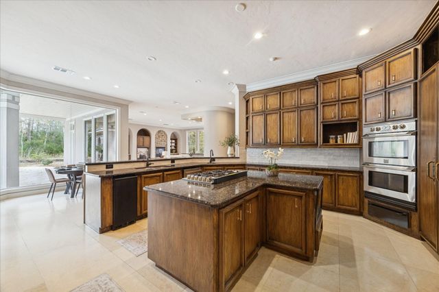 31 Enchanted Woods Drive, Kingwood, TX 77339