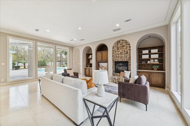 31 Enchanted Woods Drive, Kingwood, TX 77339