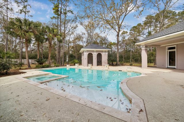 31 Enchanted Woods Drive, Kingwood, TX 77339