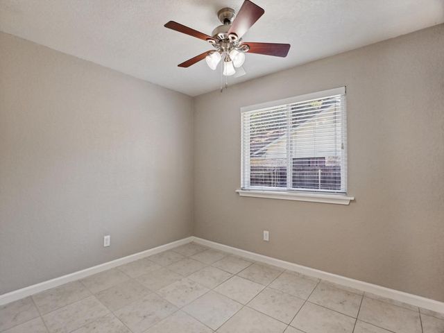 1004 Green Meadow DR, Round Rock, TX 78664