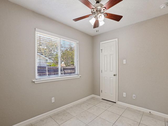 1004 Green Meadow DR, Round Rock, TX 78664