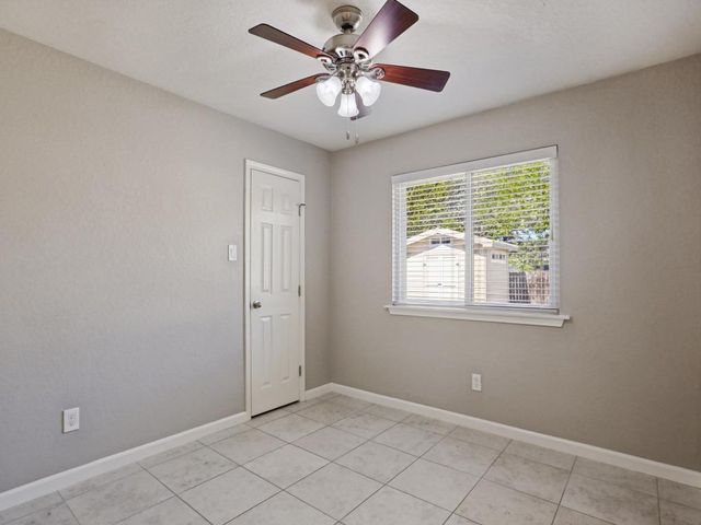 1004 Green Meadow DR, Round Rock, TX 78664