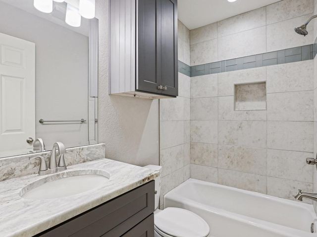 1004 Green Meadow DR, Round Rock, TX 78664