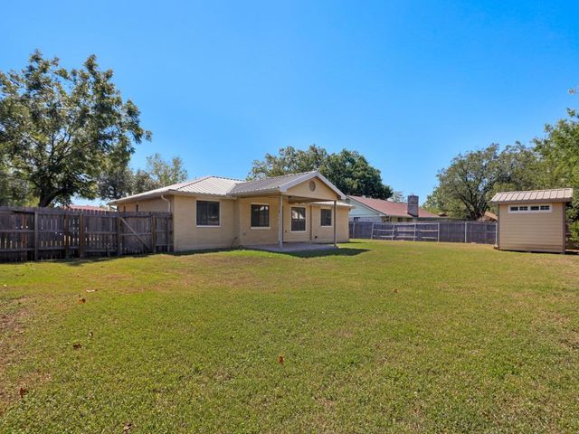 1004 Green Meadow DR, Round Rock, TX 78664