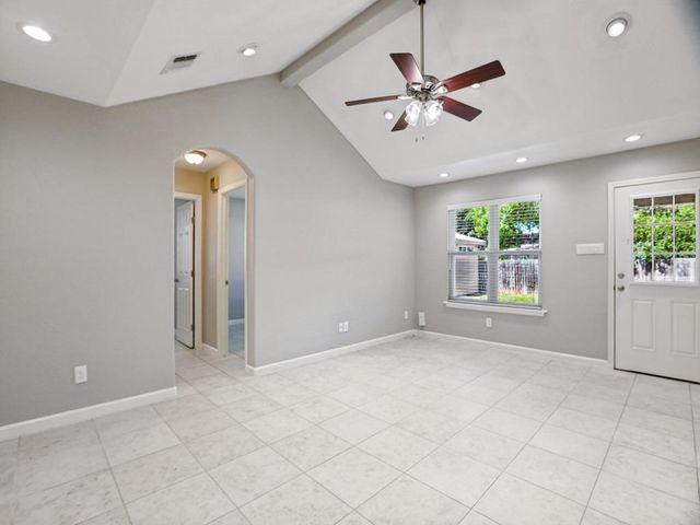 1004 Green Meadow DR, Round Rock, TX 78664