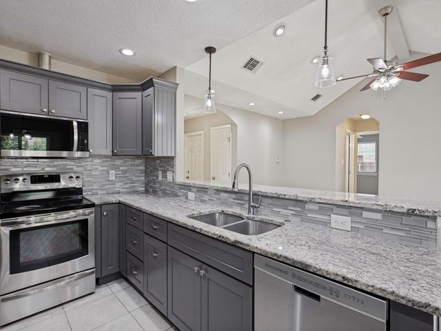 1004 Green Meadow DR, Round Rock, TX 78664
