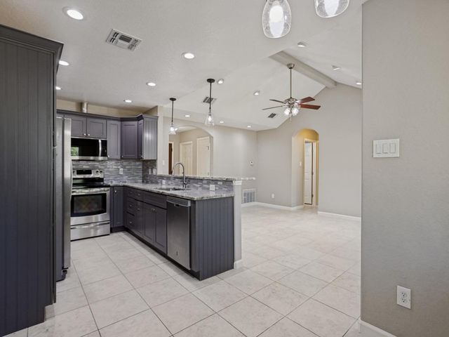 1004 Green Meadow DR, Round Rock, TX 78664