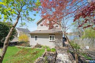 95 Wildwood Road, Jefferson Township, NJ 07438
