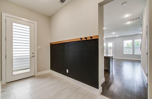 5522 Rosslyn Road, Houston, TX 77091