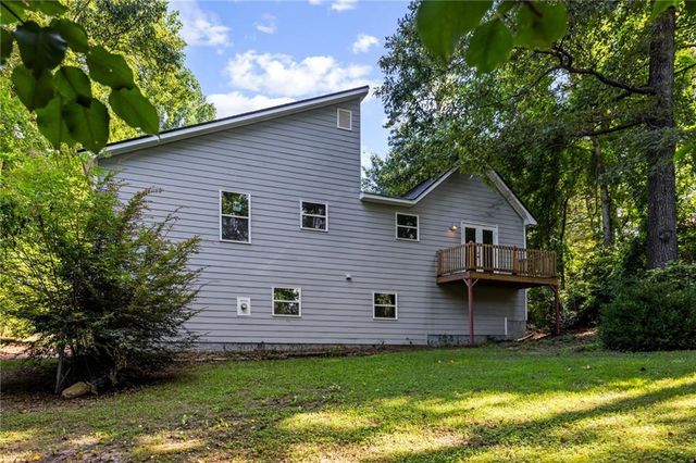 5825 Stonehaven NW Drive, Kennesaw, GA 30152