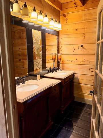 463 County Road 2281, Eureka Springs, AR 72631
