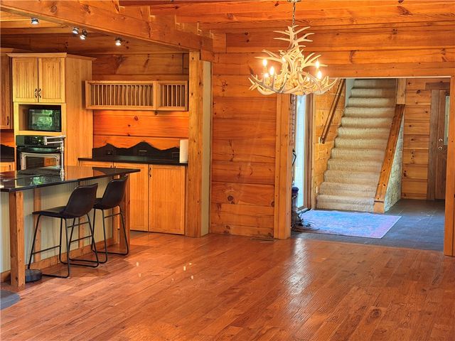463 County Road 2281, Eureka Springs, AR 72631