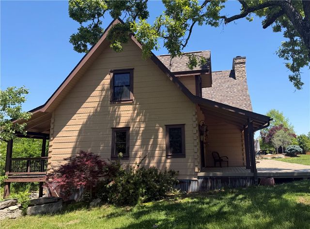 463 County Road 2281, Eureka Springs, AR 72631