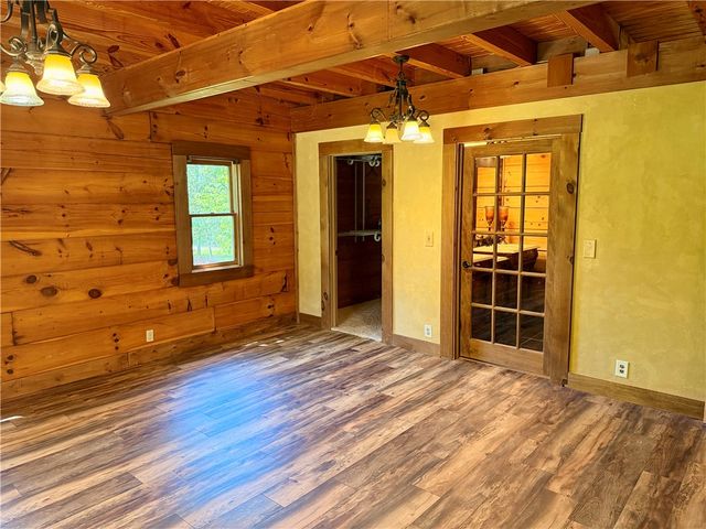 463 County Road 2281, Eureka Springs, AR 72631