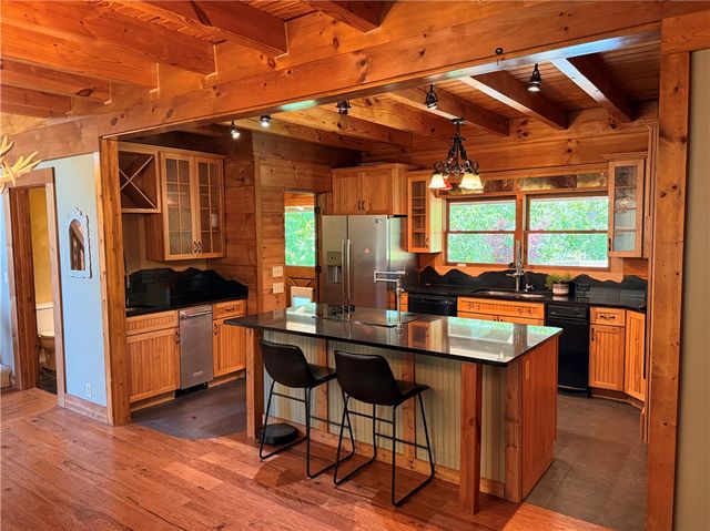 463 County Road 2281, Eureka Springs, AR 72631