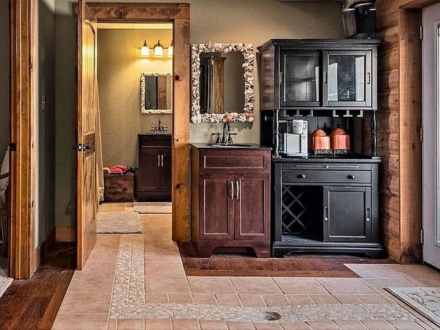 463 County Road 2281, Eureka Springs, AR 72631