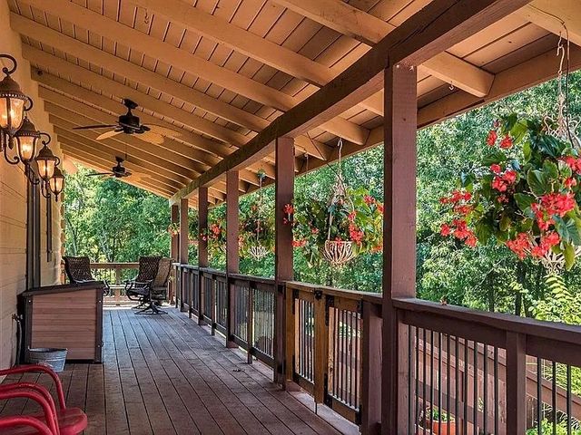 463 County Road 2281, Eureka Springs, AR 72631