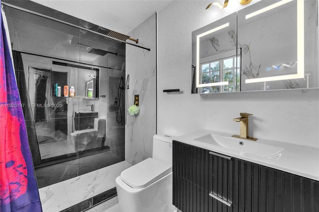 4950 Washington Street 1, Hollywood, FL 33021