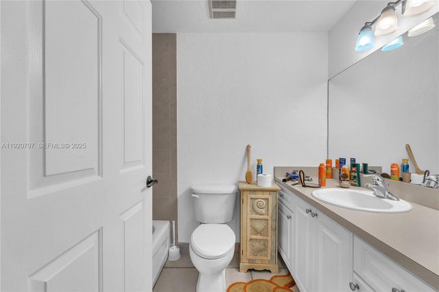 4950 Washington Street 1, Hollywood, FL 33021