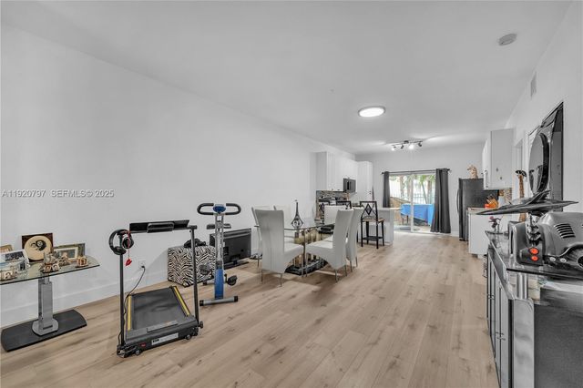 4950 Washington Street 1, Hollywood, FL 33021