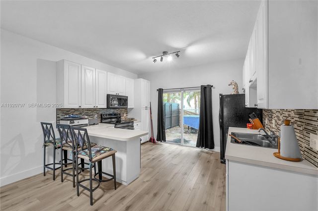 4950 Washington Street 1, Hollywood, FL 33021
