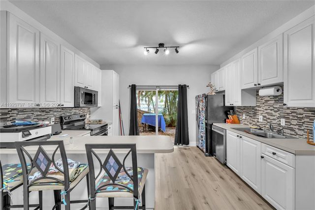 4950 Washington Street 1, Hollywood, FL 33021