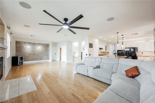 8121 Bear Clan Court, Las Vegas, NV 89131