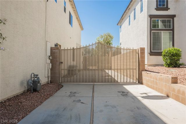 8121 Bear Clan Court, Las Vegas, NV 89131