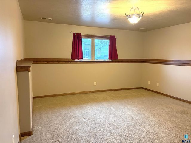 7504 S Aftyn Ave Avenue, Sioux Falls, SD 57108