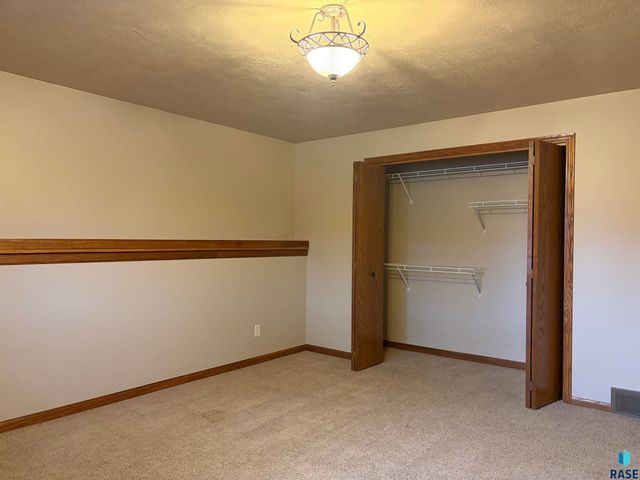 7504 S Aftyn Ave Avenue, Sioux Falls, SD 57108