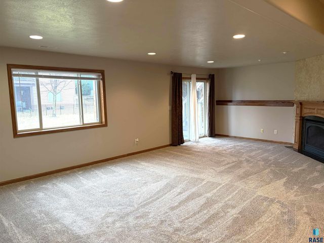 7504 S Aftyn Ave Avenue, Sioux Falls, SD 57108