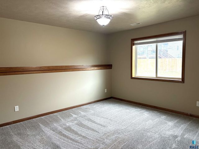 7504 S Aftyn Ave Avenue, Sioux Falls, SD 57108