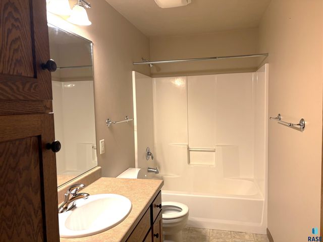 7504 S Aftyn Ave Avenue, Sioux Falls, SD 57108