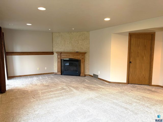 7504 S Aftyn Ave Avenue, Sioux Falls, SD 57108