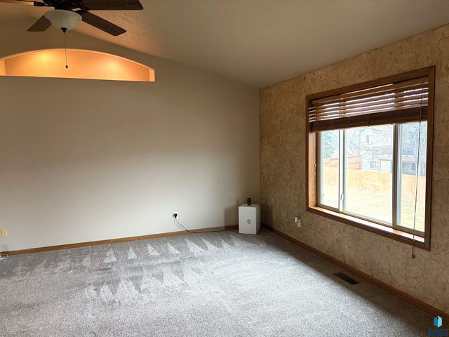 7504 S Aftyn Ave Avenue, Sioux Falls, SD 57108