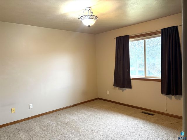 7504 S Aftyn Ave Avenue, Sioux Falls, SD 57108