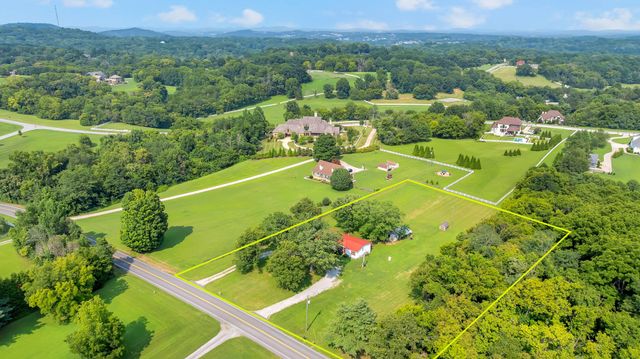 6692 Cool Springs Rd, Thompsons Station, TN 37179