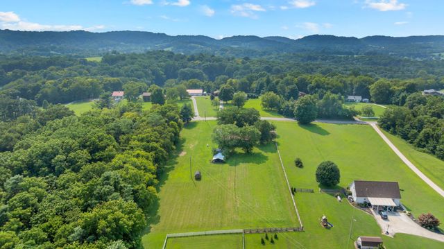 6692 Cool Springs Rd, Thompsons Station, TN 37179