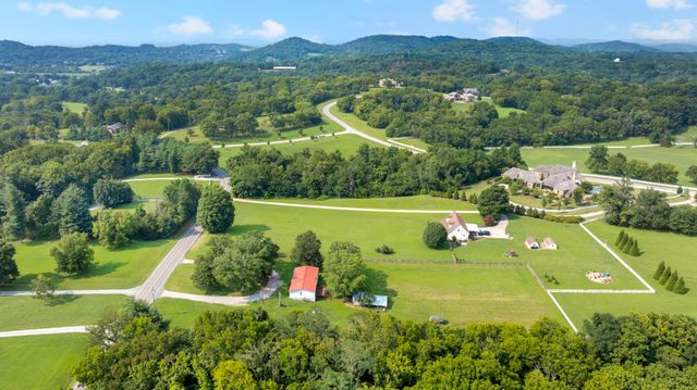 6692 Cool Springs Rd, Thompsons Station, TN 37179