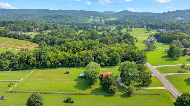 6692 Cool Springs Rd, Thompsons Station, TN 37179
