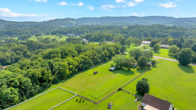 6692 Cool Springs Rd, Thompsons Station, TN 37179
