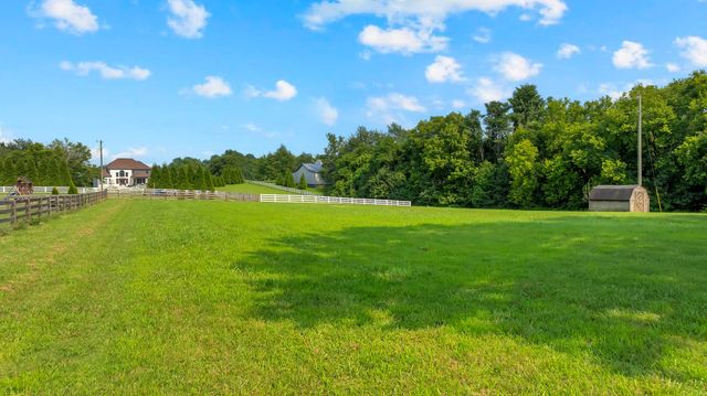 6692 Cool Springs Rd, Thompsons Station, TN 37179