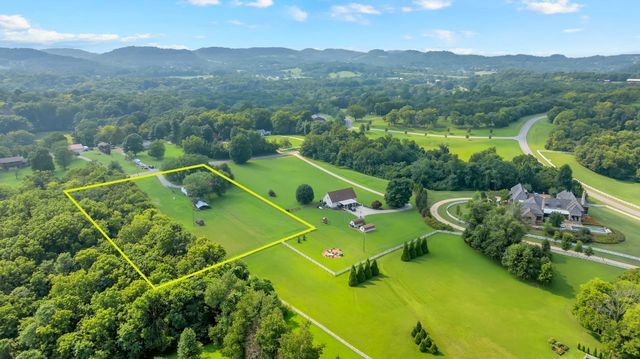 6692 Cool Springs Rd, Thompsons Station, TN 37179