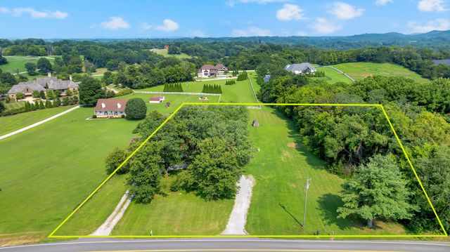 6692 Cool Springs Rd, Thompsons Station, TN 37179