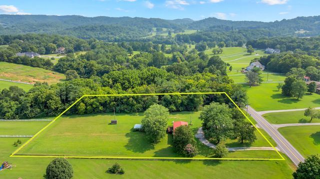 6692 Cool Springs Rd, Thompsons Station, TN 37179