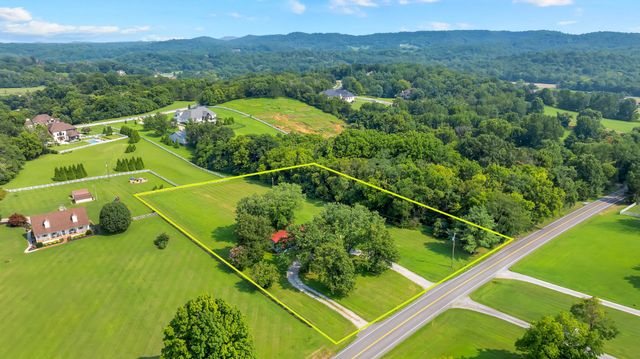 6692 Cool Springs Rd, Thompsons Station, TN 37179